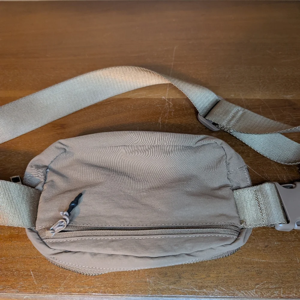 Tan Everywhere Belt Bag Casual Travel Purse Fanny Pack - Picture 7 of 13